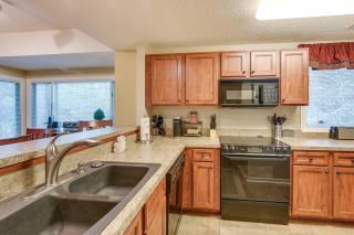 Golf Course Home with Balcony in North Myrtle Beach! - North Myrtle Beach - 4
