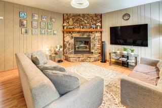 8 Mi to Nature Center Streamwood Gem with Yard! - Streamwood - 7