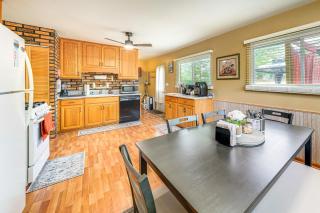 8 Mi to Nature Center Streamwood Gem with Yard! - Streamwood - 3