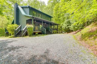 5 Mi to Dtwn Blue Ridge Spacious Cabin with Hot Tub - Blue Ridge - 8