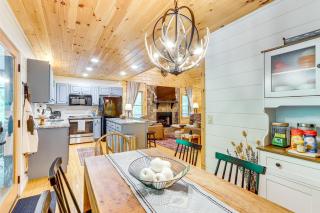 5 Mi to Dtwn Blue Ridge Spacious Cabin with Hot Tub - 2
