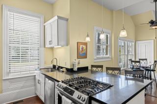 Your 1878 historic Shaw House awaits - Galveston - 2