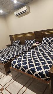 Royal Galaxy Guest House - Karachi - 0