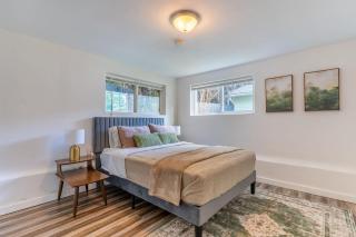 Entire Apt in South Seattle Workspace and Yard - Seattle - 7