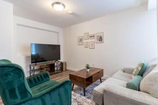 Entire Apt in South Seattle Workspace and Yard - Seattle - 8