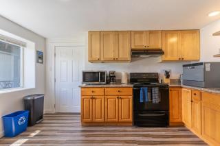 Entire Apt in South Seattle Workspace and Yard - Seattle - 2
