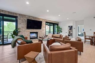 6BR Sand Valley Lodge with Hot Tub Bar & Putting Green - 1