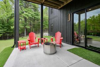 6BR Sand Valley Lodge with Hot Tub Bar & Putting Green - 6