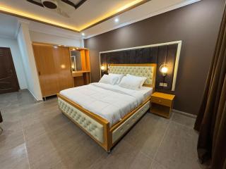 Haven Inn - - 8