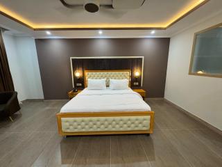 Haven Inn - - 2