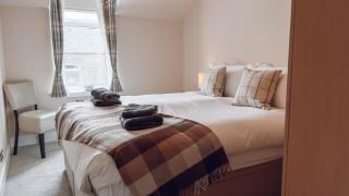 River facing apartment - sleeps 4 - with parking - Inverness - 1