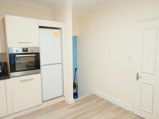 Split Level 3 Bedroom Apartment , Sleeps 8, Near Ally Pally, Balcony & Workspace - 7