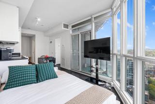Modern Apartment Downtown Toronto - 7