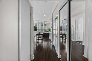 Modern Apartment Downtown Toronto - 4
