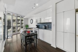 Modern Apartment Downtown Toronto - 3