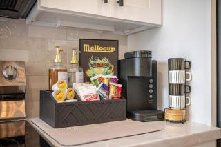 Groovy Houston Retreat-Family Friendly + Game Room - 8