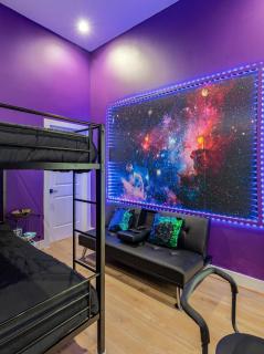 Groovy Houston Retreat-Family Friendly + Game Room - Houston - 6