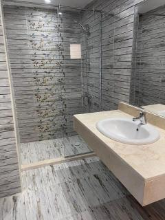live in luxury hotel-style apartment in the heart of the city - Hurghada - 6