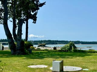 Pacific Shores - Privately-Owned Townhouses at the 600 Block - Nanoose Bay - 8