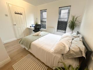 Guest Room in Basildon, Essex - 9