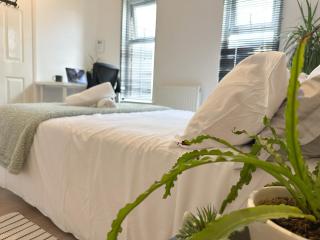 Guest Room in Basildon, Essex - Pitsea - 5