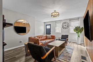 Group-Friendly 4 Bedroom 5 Bathroom Pets OK Close to Stadium - Pittsburgh - 0