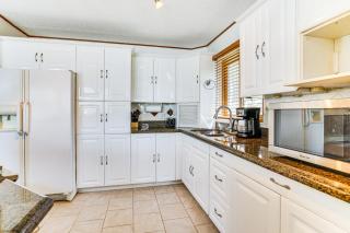 Love Lake Retreat with Hot Tub in New Richmond! - New Richmond - 2