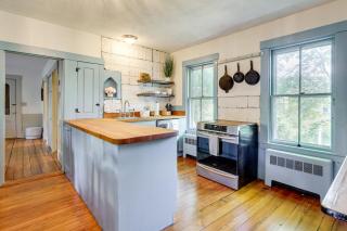 3 Mi to Beach Historic Farmhouse on Cape Cod! - 3