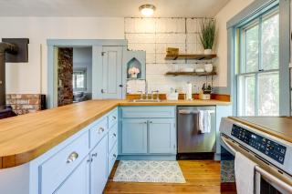 3 Mi to Beach Historic Farmhouse on Cape Cod! - 2