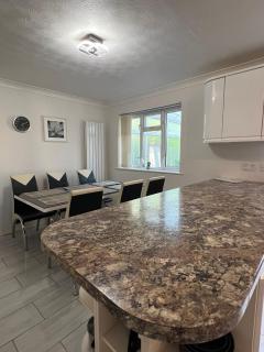 Spacious 4 bed Farnborough AirShow - Blackwater - 2