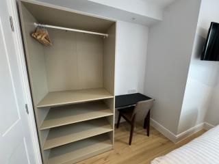 Brentwood Hotel & Apartments - 1