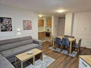 Urban Bulevar-Sarajevo Apartment - 2BR & Parking - Sarajevo - 0