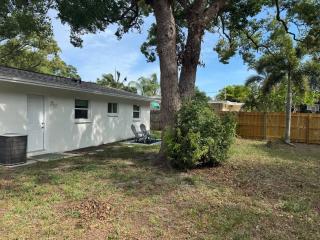 Cozy 2 bedroom bungalow - Belleair Bluffs - 2