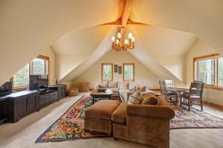 Luxury Mountain Retreat with Hot Tub and Views - 9