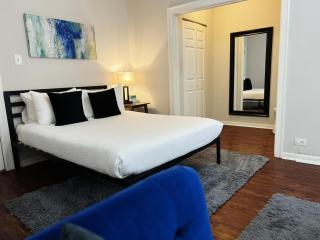 Sunlit Studio with City Charm - Lunt studio rep - Chicago - 8
