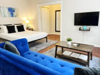 Sunlit Studio with City Charm - Lunt studio rep - Chicago - 7