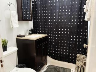 Sunlit Studio with City Charm - Lunt studio rep - Chicago - 6