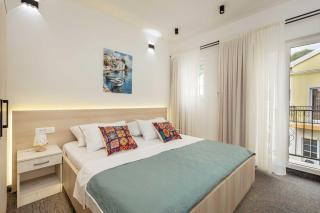 *NEW IN 2025* - Hotel Subra Atrium - 8