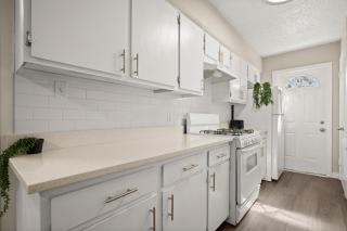 Emerald Gem SoCo Condo - Austin - 7