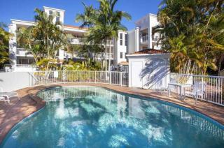 Spacious Ground Floor Retreat by Burleigh Beach - Gold Coast - 9