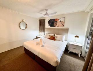 Spacious Ground Floor Retreat by Burleigh Beach - 2