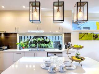 Delux Camberwell Sunny Townhouse - 9