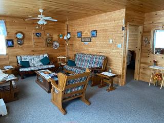Uncle Len's Cabin - - 4
