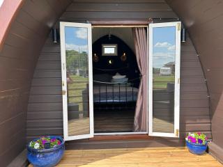 Dolafon luxury glamping pod 1 with hot tub - St Asaph - 7