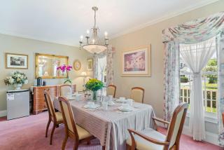 John & Gate House Bed and Breakfast - 2