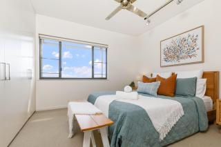 Majestic Waterfront Lagoon with Harbour Views & Cafes - 2