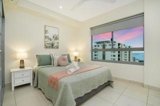 Magnificent City Location with Harbour Views Pool & Gym - Darwin - 1