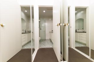 Ideal CBD Location with Harbour Views Pool Gym & BBQ - 2