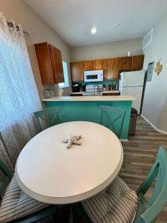 Cozy Beachside Condo with Pool view - Corpus Christi - 4