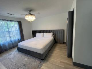 Furnished 7BR Home with Pool - Executive-Style, North Housto - Houston - 6